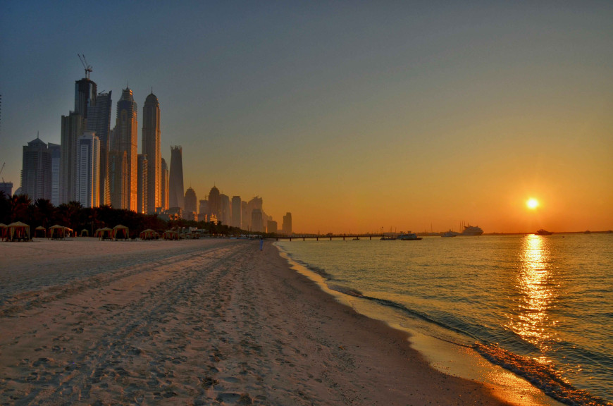 Море и пляжи в Турции и Дубае: чем они отличаются