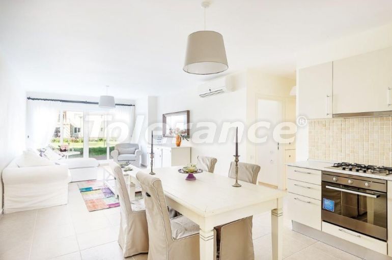 Квартира в Фамагуста, Северный Кипр вид на море с бассейном: купить недвижимость в Турции - 71338