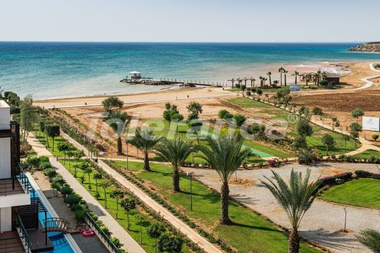 Квартира в Фамагуста, Северный Кипр вид на море с бассейном: купить недвижимость в Турции - 77452