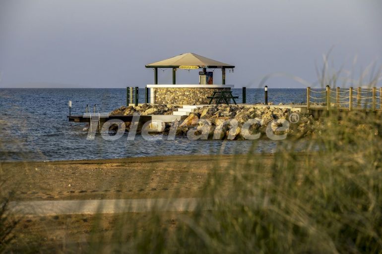 Квартира в Фамагуста, Северный Кипр вид на море с бассейном: купить недвижимость в Турции - 77457