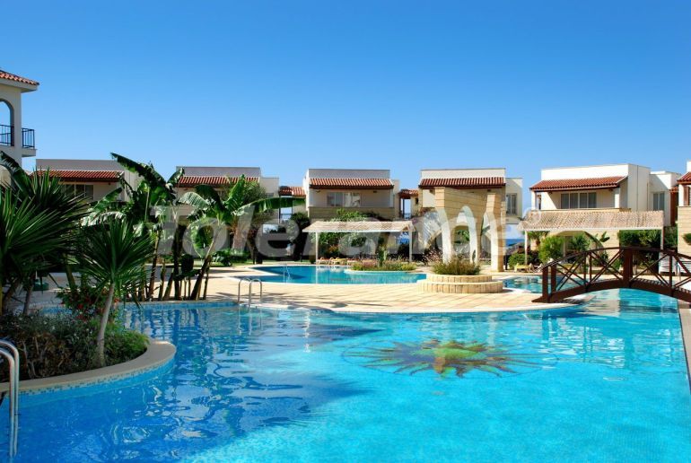 Квартира в Фамагуста, Северный Кипр вид на море с бассейном: купить недвижимость в Турции - 85960