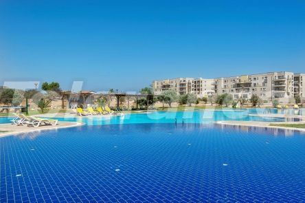 Квартира в Фамагуста, Северный Кипр вид на море с бассейном в рассрочку: купить недвижимость в Турции - 85996