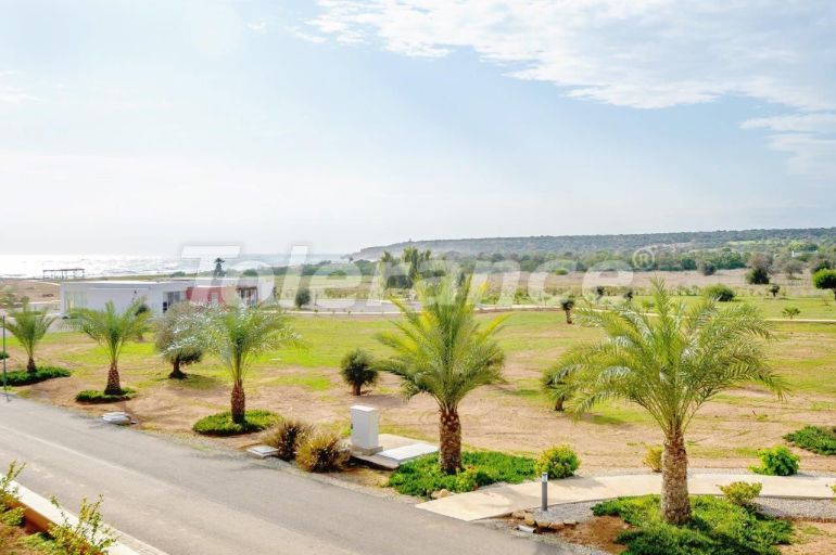 Квартира в Фамагуста, Северный Кипр вид на море с бассейном: купить недвижимость в Турции - 86165