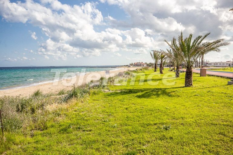 Квартира от застройщика в Фамагуста, Северный Кипр вид на море с бассейном: купить недвижимость в Турции - 90459