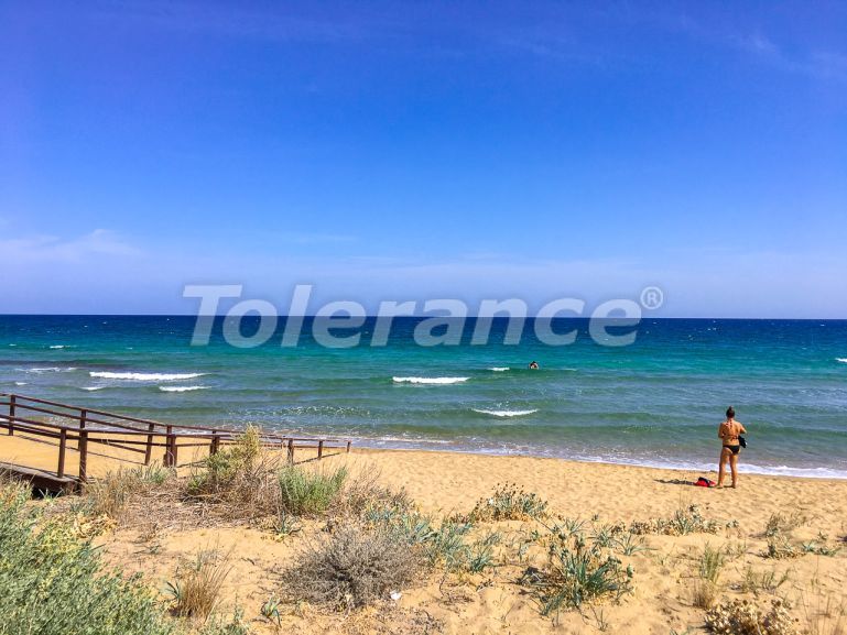 Квартира от застройщика в Фамагуста, Северный Кипр вид на море с бассейном: купить недвижимость в Турции - 90461