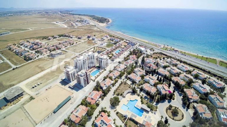 Квартира в Фамагуста, Северный Кипр вид на море с бассейном: купить недвижимость в Турции - 90522