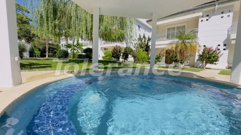 Квартира в Кемере с бассейном: купить недвижимость в Турции - 104085