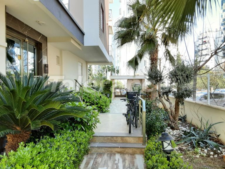 Квартира в Коньяалты, Анталия с бассейном: купить недвижимость в Турции - 118830