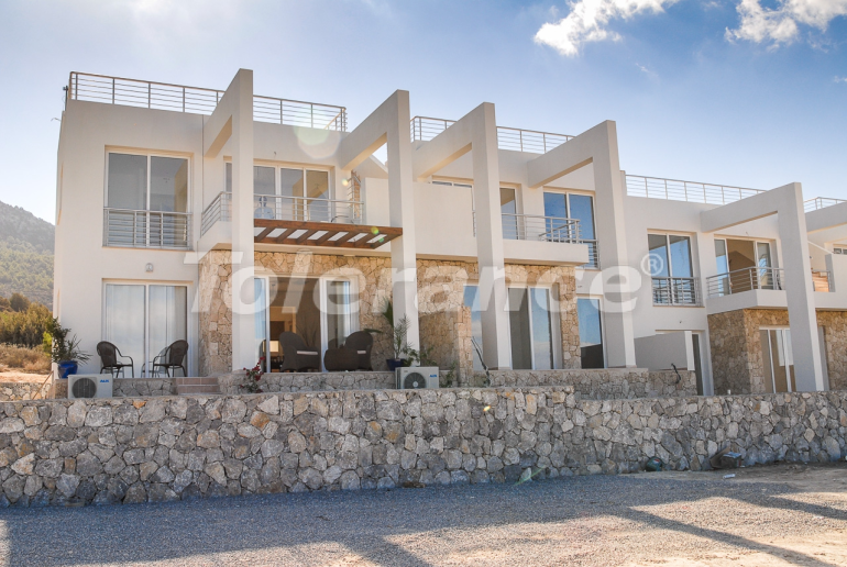 Квартира в Кирения, Северный Кипр вид на море с бассейном: купить недвижимость в Турции - 105670