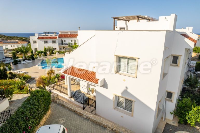 Квартира в Кирения, Северный Кипр вид на море с бассейном: купить недвижимость в Турции - 106076