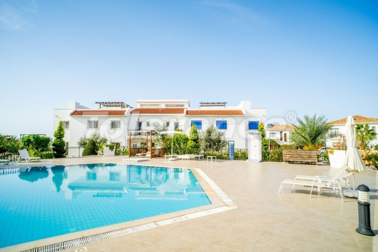 Квартира в Кирения, Северный Кипр вид на море с бассейном: купить недвижимость в Турции - 106081