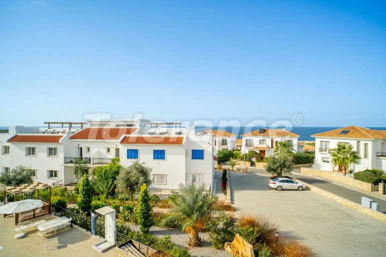 Квартира в Кирения, Северный Кипр вид на море с бассейном: купить недвижимость в Турции - 106087