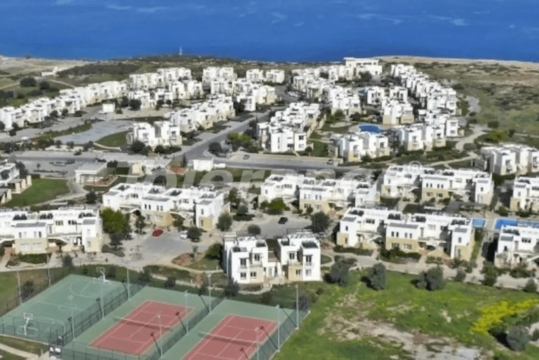 Квартира от застройщика в Кирения, Северный Кипр вид на море с бассейном: купить недвижимость в Турции - 106401