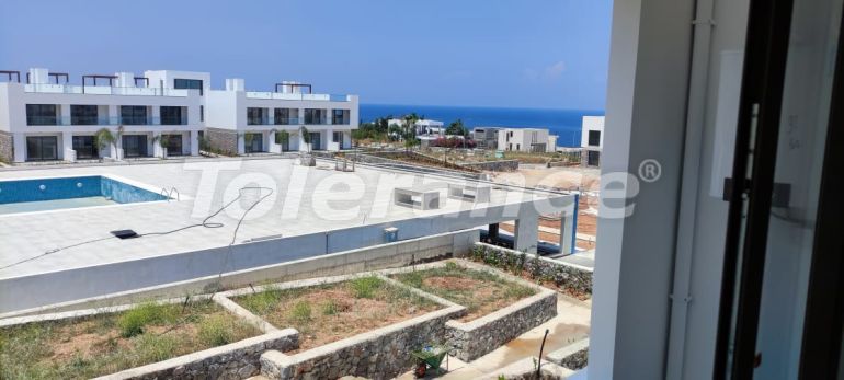 Квартира от застройщика в Кирения, Северный Кипр вид на море с бассейном: купить недвижимость в Турции - 111770