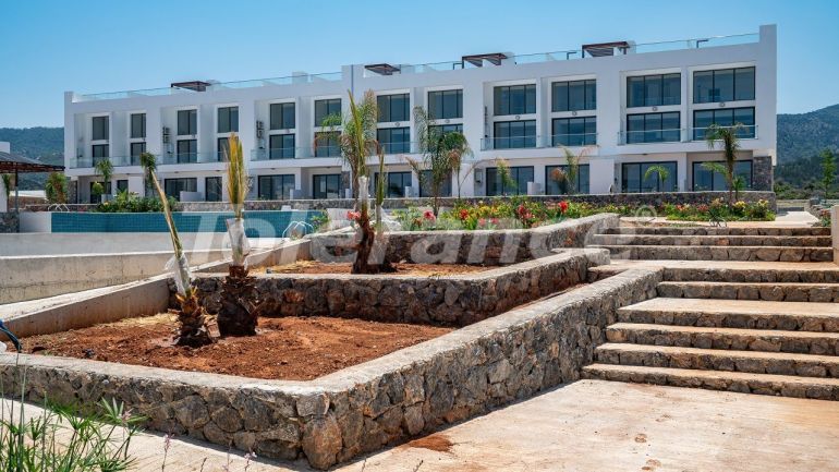 Квартира от застройщика в Кирения, Северный Кипр вид на море с бассейном: купить недвижимость в Турции - 111774