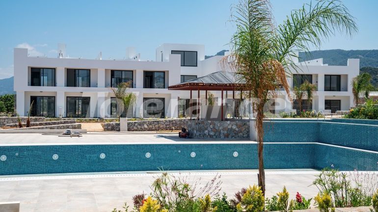 Квартира от застройщика в Кирения, Северный Кипр вид на море с бассейном: купить недвижимость в Турции - 111775