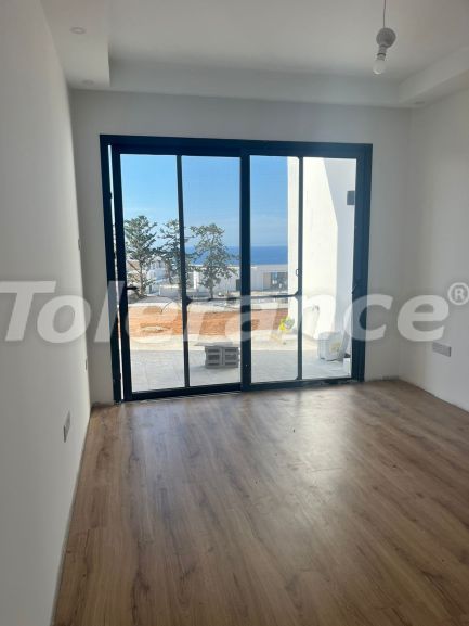 Квартира от застройщика в Кирения, Северный Кипр вид на море с бассейном: купить недвижимость в Турции - 112180