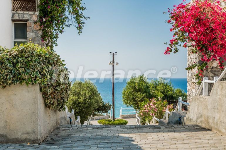 Квартира в Кирения, Северный Кипр вид на море с бассейном: купить недвижимость в Турции - 137128