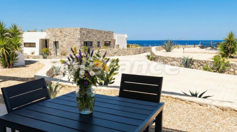 Квартира в Кирения, Северный Кипр вид на море с бассейном: купить недвижимость в Турции - 137129