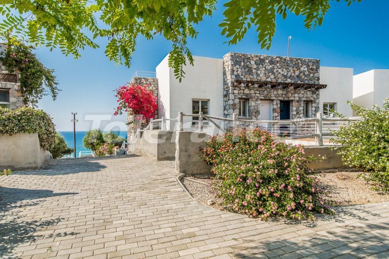 Квартира в Кирения, Северный Кипр вид на море с бассейном: купить недвижимость в Турции - 137138