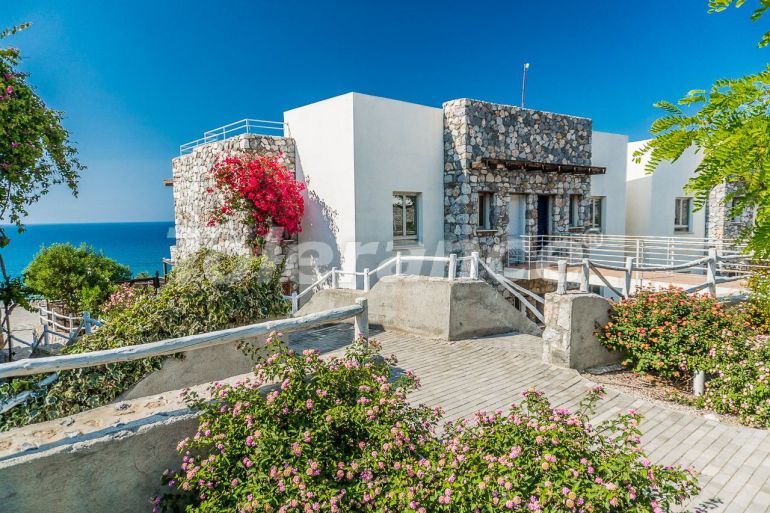 Квартира в Кирения, Северный Кипр вид на море с бассейном: купить недвижимость в Турции - 137140