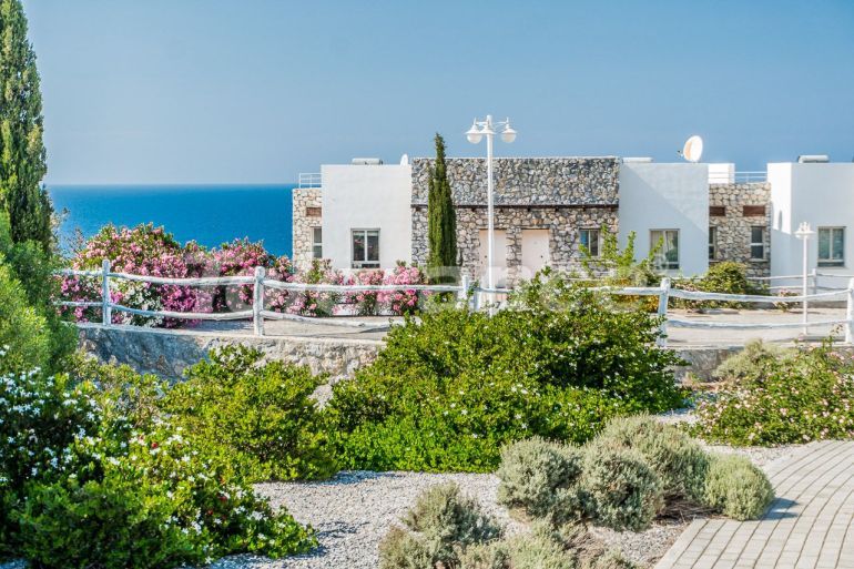 Квартира в Кирения, Северный Кипр вид на море с бассейном: купить недвижимость в Турции - 137142