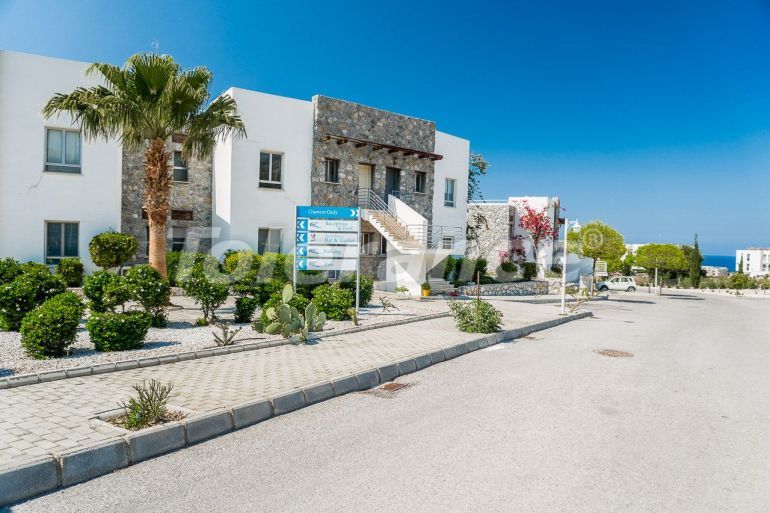 Квартира в Кирения, Северный Кипр вид на море с бассейном: купить недвижимость в Турции - 137153