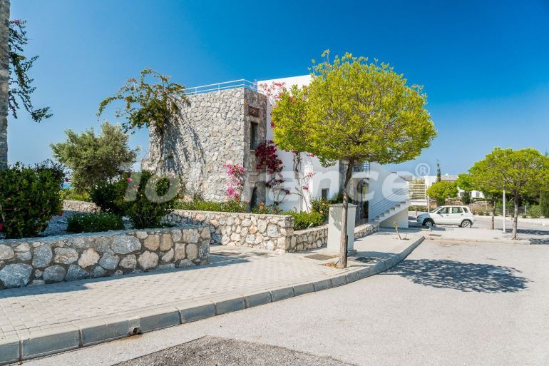 Квартира в Кирения, Северный Кипр вид на море с бассейном: купить недвижимость в Турции - 137155