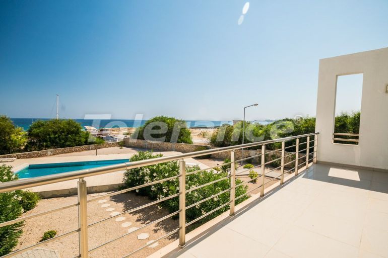 Квартира в Кирения, Северный Кипр вид на море с бассейном в рассрочку: купить недвижимость в Турции - 71136