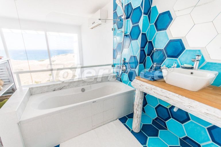 Квартира в Кирения, Северный Кипр вид на море с бассейном: купить недвижимость в Турции - 71292