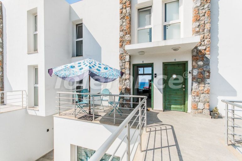 Квартира в Кирения, Северный Кипр вид на море с бассейном: купить недвижимость в Турции - 71304