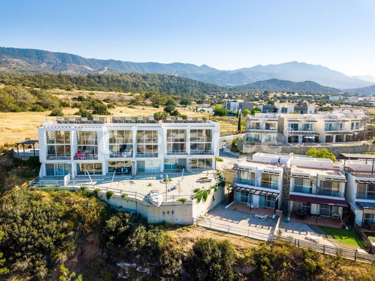 Квартира в Кирения, Северный Кипр вид на море с бассейном: купить недвижимость в Турции - 71307