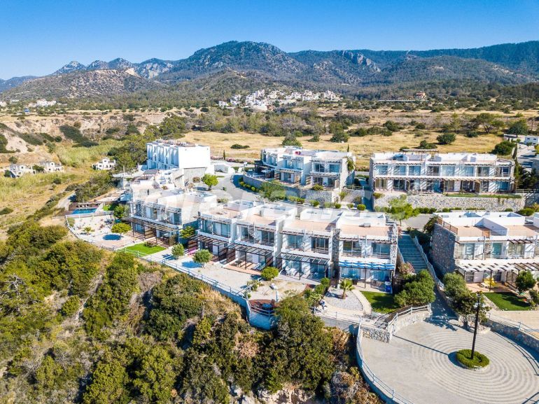 Квартира в Кирения, Северный Кипр вид на море с бассейном: купить недвижимость в Турции - 71312