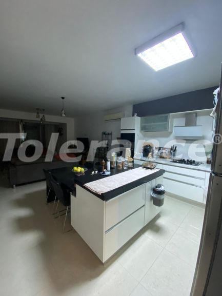 Квартира в Кирения, Северный Кипр с бассейном: купить недвижимость в Турции - 73043