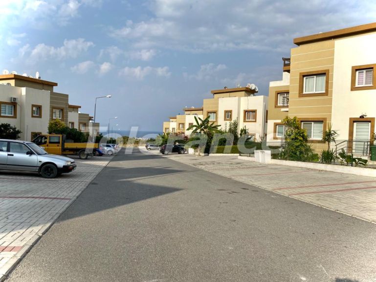 Квартира в Кирения, Северный Кипр с бассейном: купить недвижимость в Турции - 80757