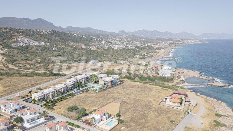 Квартира от застройщика в Кирения, Северный Кипр вид на море с бассейном: купить недвижимость в Турции - 81173