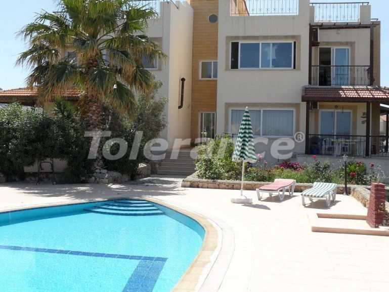 Квартира в Кирения, Северный Кипр вид на море с бассейном: купить недвижимость в Турции - 81367