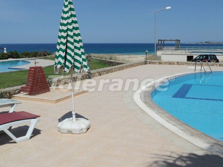 Квартира в Кирения, Северный Кипр вид на море с бассейном: купить недвижимость в Турции - 81369