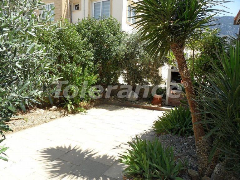 Квартира в Кирения, Северный Кипр вид на море с бассейном: купить недвижимость в Турции - 81374