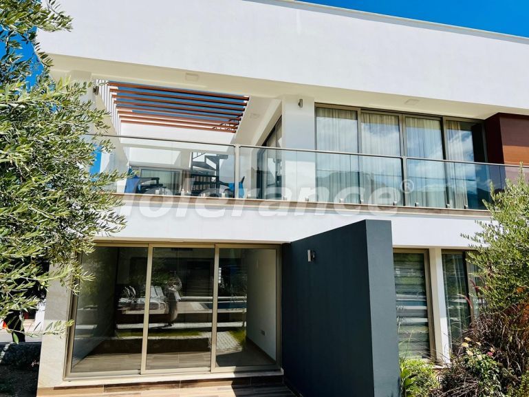 Квартира в Кирения, Северный Кипр с бассейном: купить недвижимость в Турции - 81921