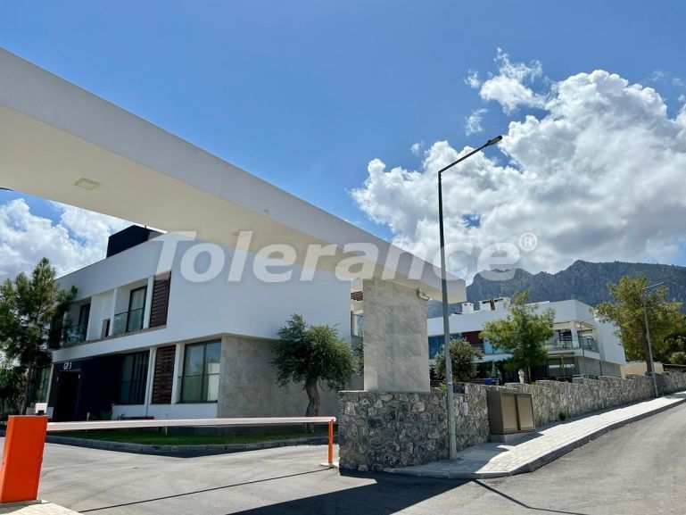 Квартира в Кирения, Северный Кипр с бассейном: купить недвижимость в Турции - 81923