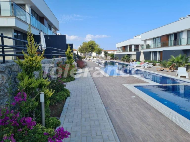 Квартира в Кирения, Северный Кипр с бассейном: купить недвижимость в Турции - 81930