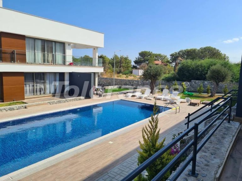 Квартира в Кирения, Северный Кипр с бассейном: купить недвижимость в Турции - 81931