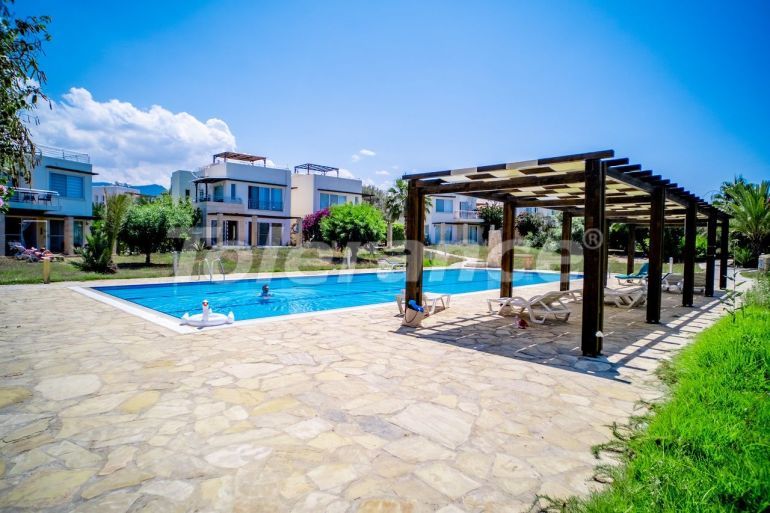 Квартира в Кирения, Северный Кипр вид на море с бассейном: купить недвижимость в Турции - 85533