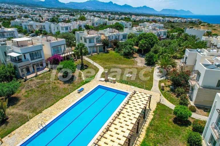 Квартира в Кирения, Северный Кипр вид на море с бассейном: купить недвижимость в Турции - 85539