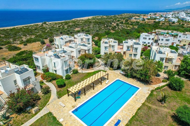 Квартира в Кирения, Северный Кипр вид на море с бассейном: купить недвижимость в Турции - 85540