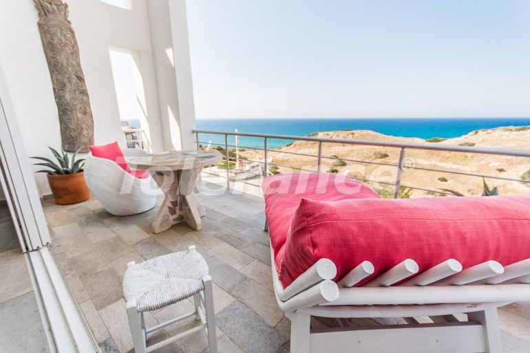 Квартира в Кирения, Северный Кипр вид на море с бассейном: купить недвижимость в Турции - 86111