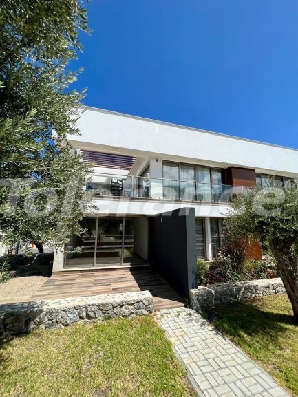 Квартира в Кирения, Северный Кипр с бассейном: купить недвижимость в Турции - 92812