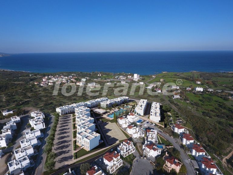 Квартира от застройщика в Кирения, Северный Кипр вид на море с бассейном в рассрочку: купить недвижимость в Турции - 93486