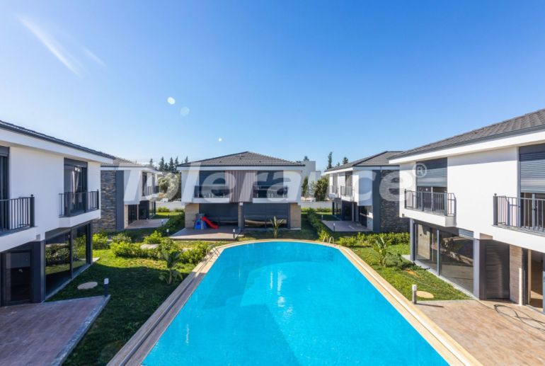 Вилла или дом от застройщика в Алтынташ, Анталия с бассейном: купить недвижимость в Турции - 66998